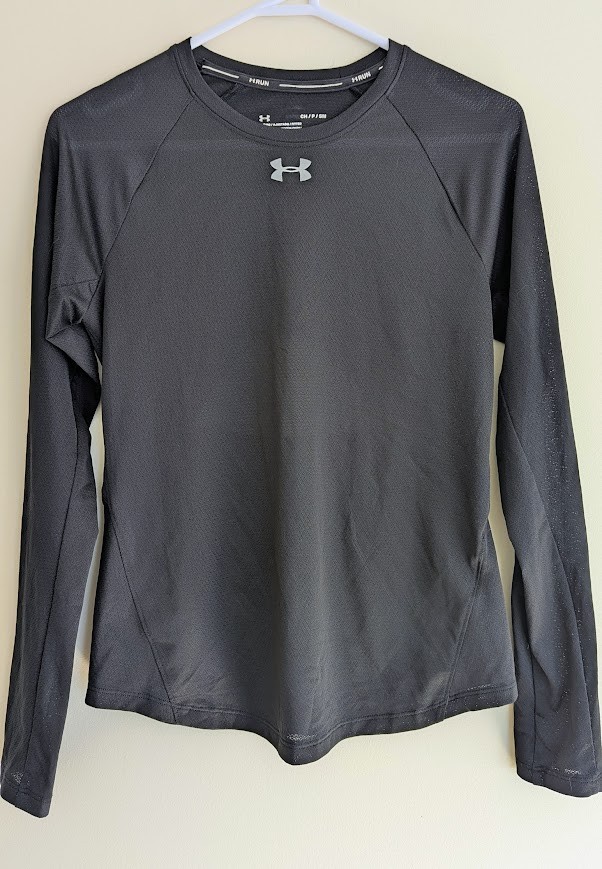 Under Armour Black Heatgear Run Small Black Activewear Top Back Cutout