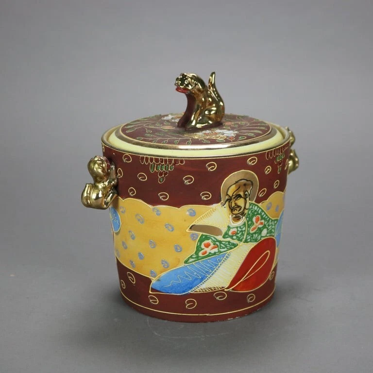 Cubo de hielo de porcelana pintado a mano figurativo japonés con hombres sabios y perro foo siglo XX Foto 4 de 4