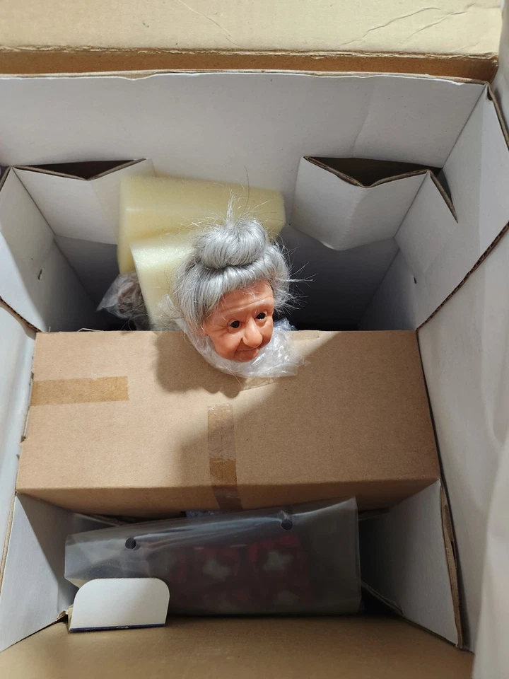 Richard Simmons 娜娜的家庭 Annie Wahl Clara 奶奶娃娃 摇椅 全新带盒 — 第 4/4 张图片