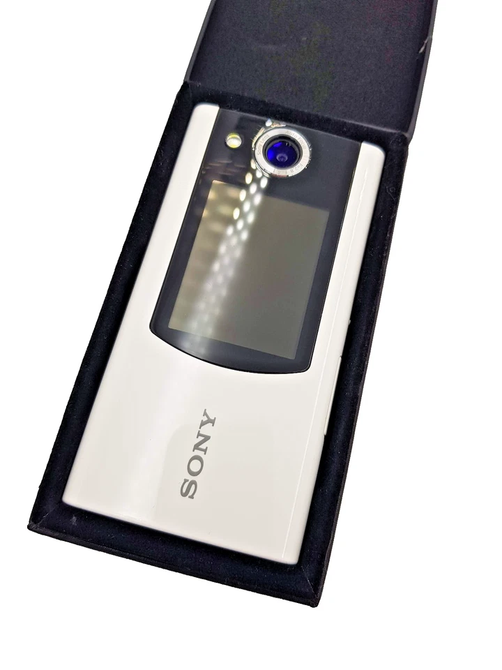 Sony MHS-FS2 Mobile HD Bloggie Duo Dual Screen Digital Camera Camcorder - White - Image 3 of 4