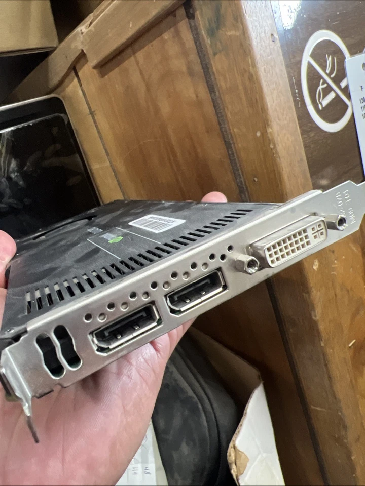 Dell Nvidia Quadro 4000 2GB GDDR5 PCI-E x16 Graphics Card- 6WTYT - Image 3 of 4