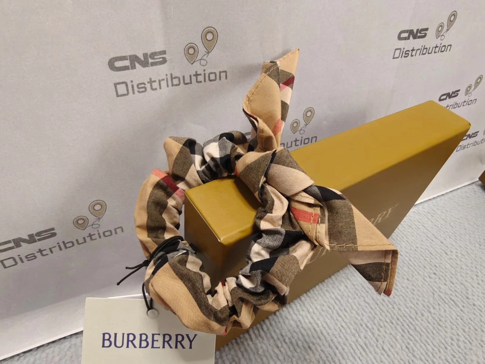 NEW US STOCK & SHIP Burberry Kids Vintage Check Cotton Scrunchie OS 4.5" BR1
Opens in a new window o