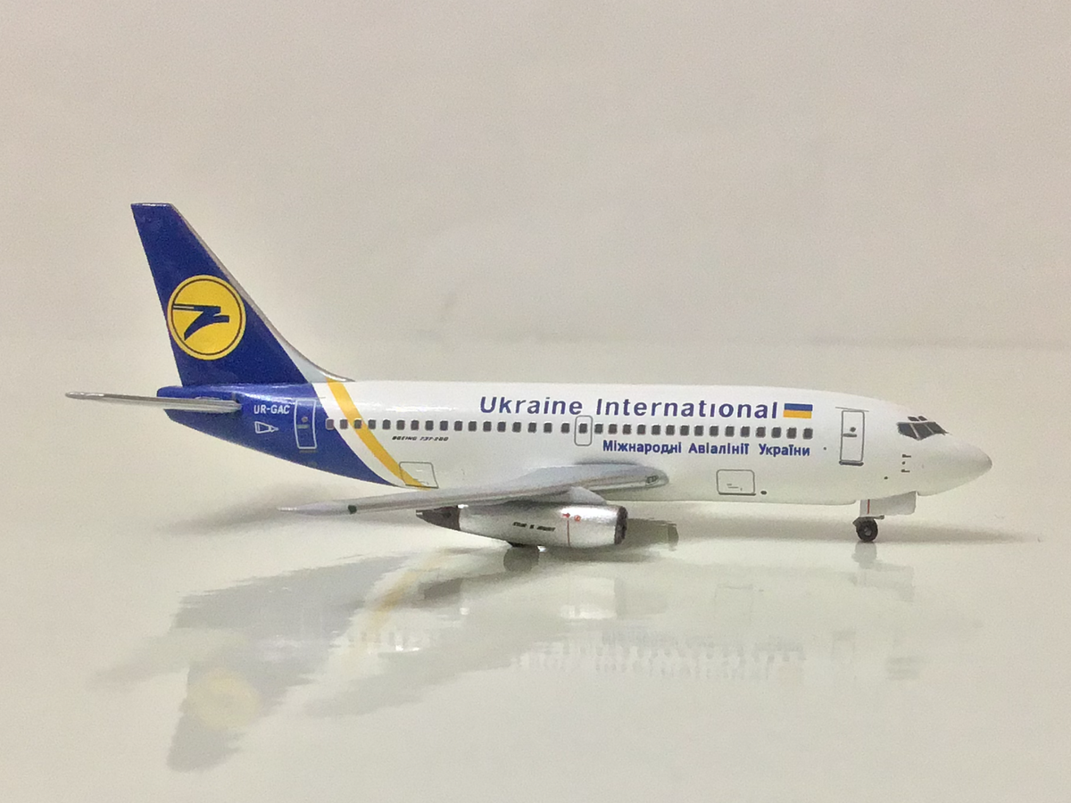 Aeroclassics 1:400 UKRAINE INTERNATIONAL Boeing 737-200 | eBay