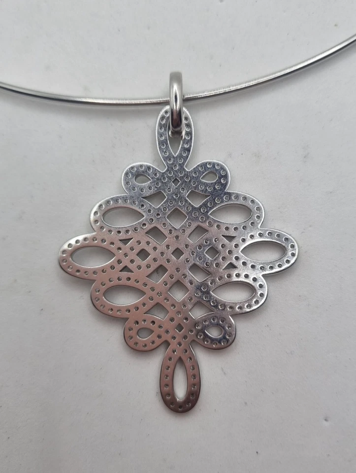 Girocollo elegante semirigido con grande ciondolo in argento pavettato sfilabile - Immagine 3 di 4