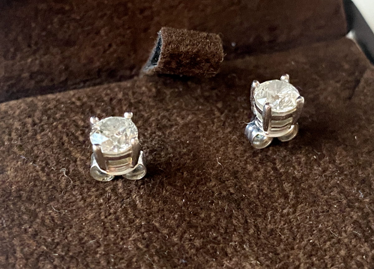 NEW 18ct White Gold and Solitaire Diamond Stud Earrings