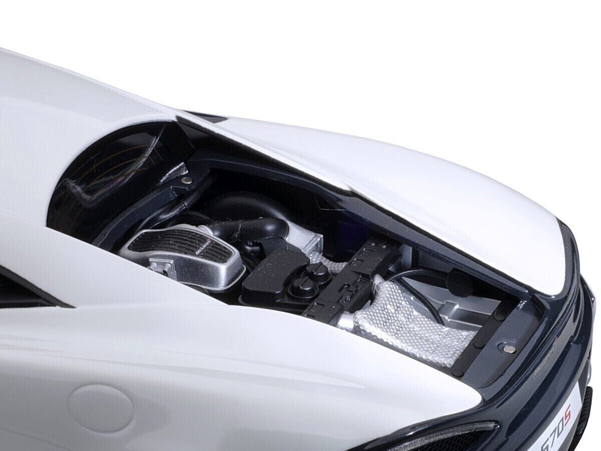 AUTOart 1/18 McLaren 570S ホワイト Amazon.com: Autoart Mclaren 570S White with Black Wheels 1