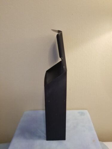 Vintage Metal Wall Mounted Mailbox with Flip Top & Fleur de Lis Symbol on Front - Picture 4 of 13