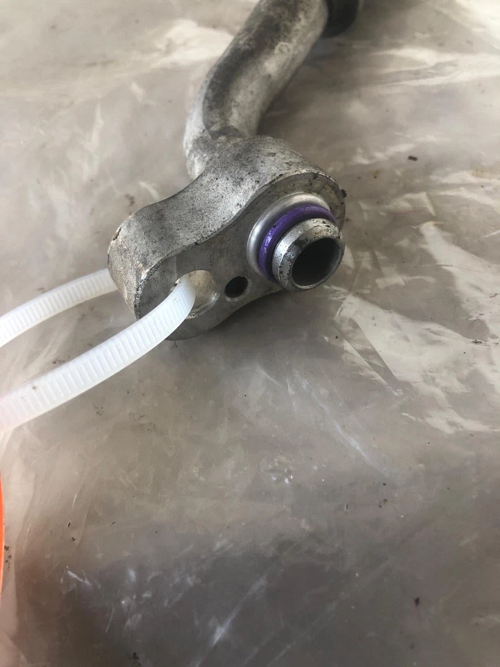 Volkswagen Golf GTI 2002 aire acondicionado refrigerante descarga manguera tubería Foto 2 de 4