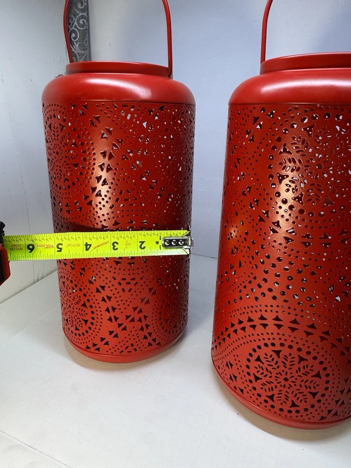 Linterna de metal estampada roja es perfecta para cualquier ocasión 12,5x5,5 pulgadas A1 Foto 2 de 3