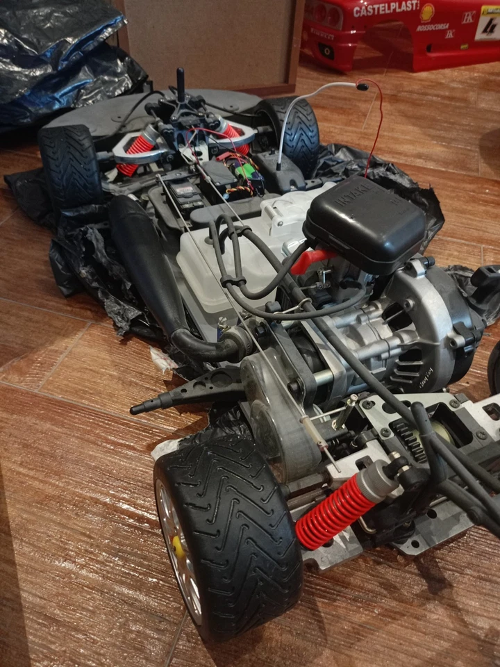 ferrari 360 challenge scala 1/5, ottime condizioni mai utilizzata, con fascicoli - Immagine 3 di 4