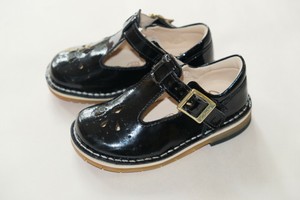 clarks narrow fit shoes