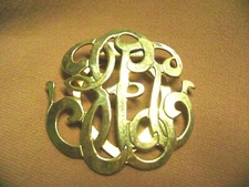 VINTAGE SWIRL SCROLL/MONOGRAM GOLD TONE SCARF CLIP