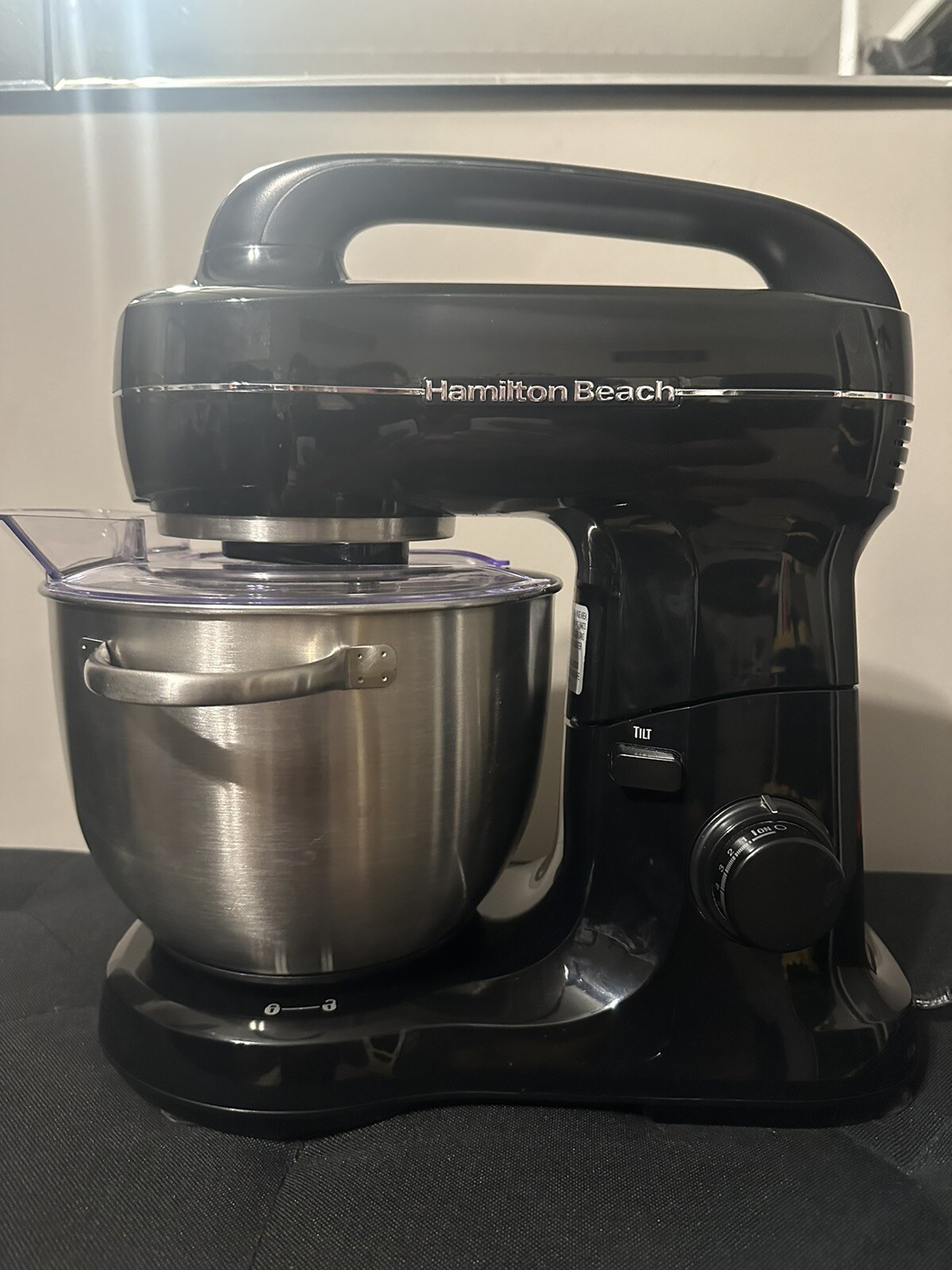 Hamilton Beach 63391 7 Speed Stand Mixer with Whisk, Dough Hook Works
