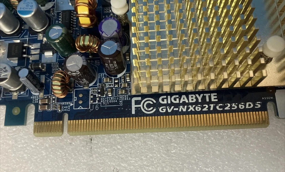 ~GIGABYTE NVIDIA GeForce 6200 GV-NX62TC256DS PCIe 256MB DVI S-Video Graphic Card - Image 2 of 4