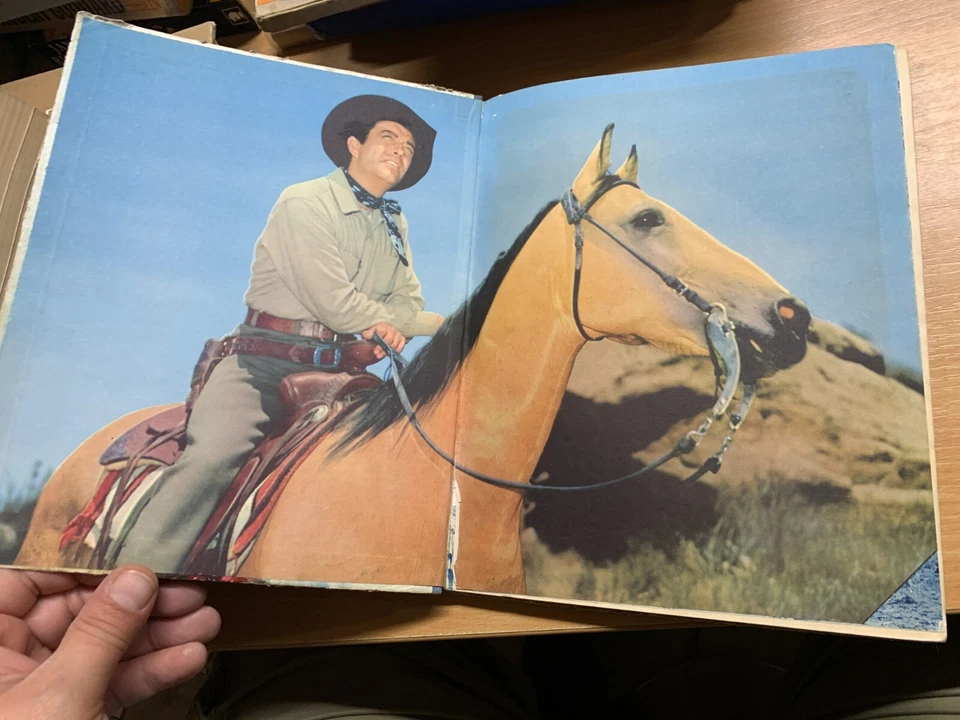 1958 "BILLY THE KID ANNUAL 1958" COWBOY FICTION ILLUSTRATED HARDBACK BOOK (P4) - Image 3 of 4