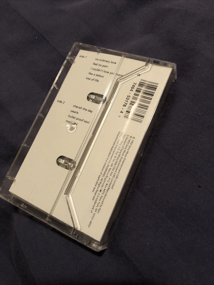 Vintage Sade Love Deluxe Cassette Tape 1992 Sony Music Epic Soul Pop Jazz - Image 2 of 4