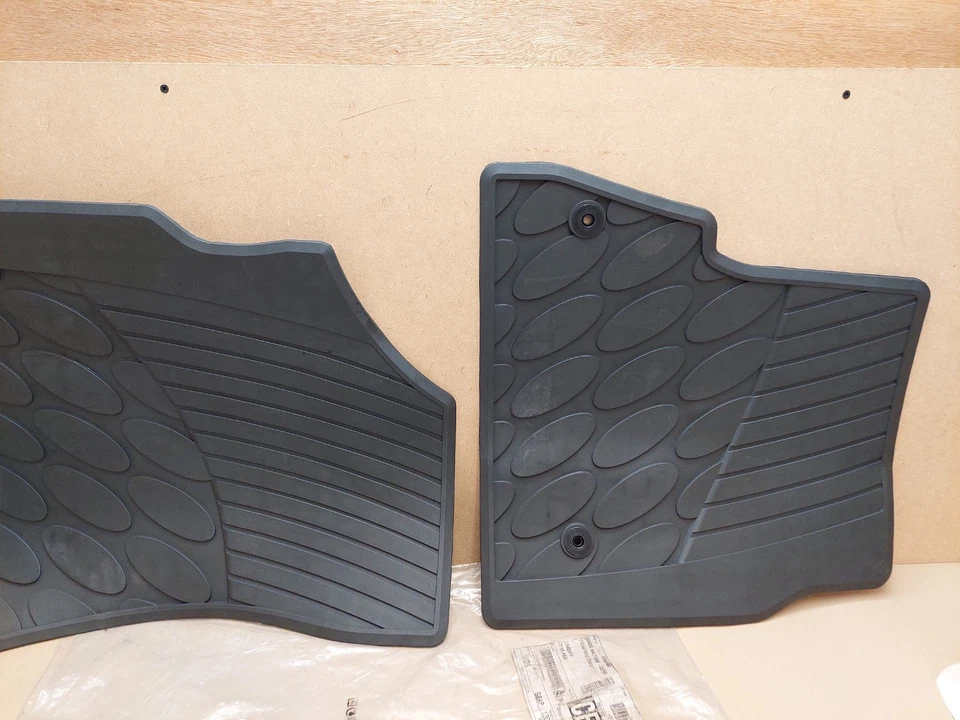 Juego alfombrillas goma suelo delantero citroen berlingo 9464EJ peugeot 2008-2019 originales Foto 3 de 4