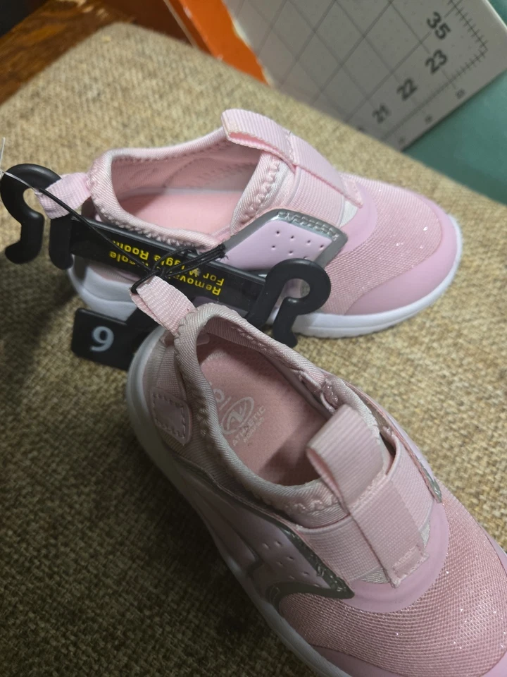 Zapatillas deportivas para niñas pequeñas Foto 4 de 4