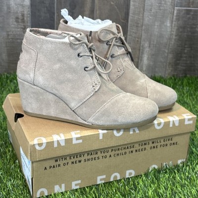 TOMS Desert Wedge Women s 8.5 Taupe Suede Ankle Boots New w Box