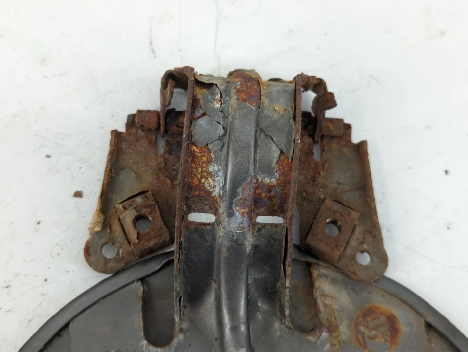 2001 Chevrolet Tahoe Fuel Tank Door Lid Gas Tank 946241 - Image 4 of 4