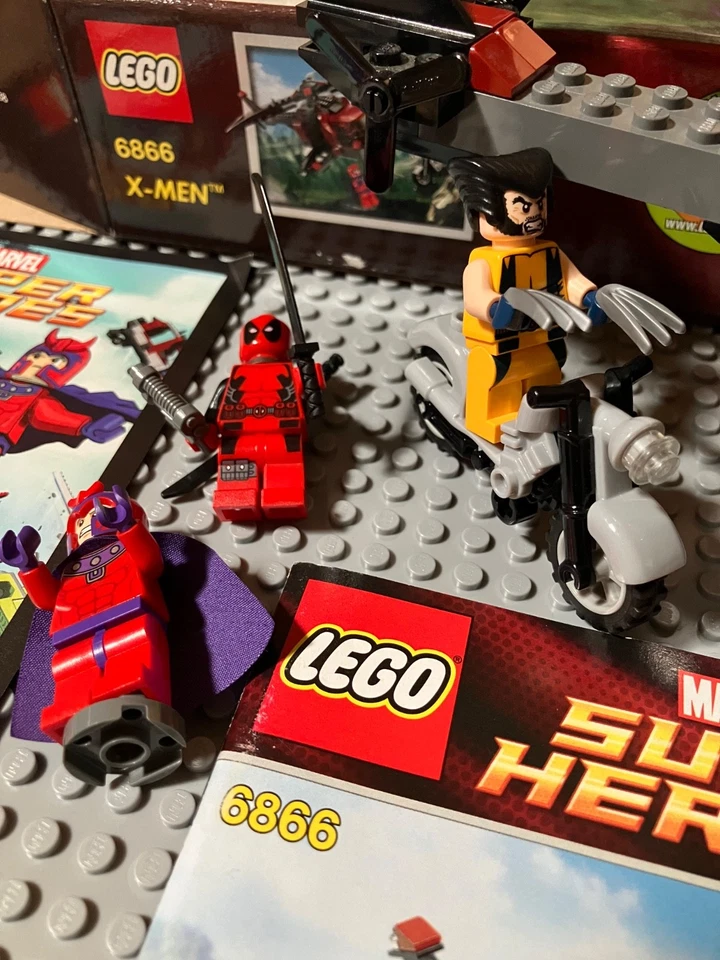 LEGO 6866 Marvel Wolverine's Chopper Showdown Deadpool Magneto X-Men minifigures - Image 3 of 4