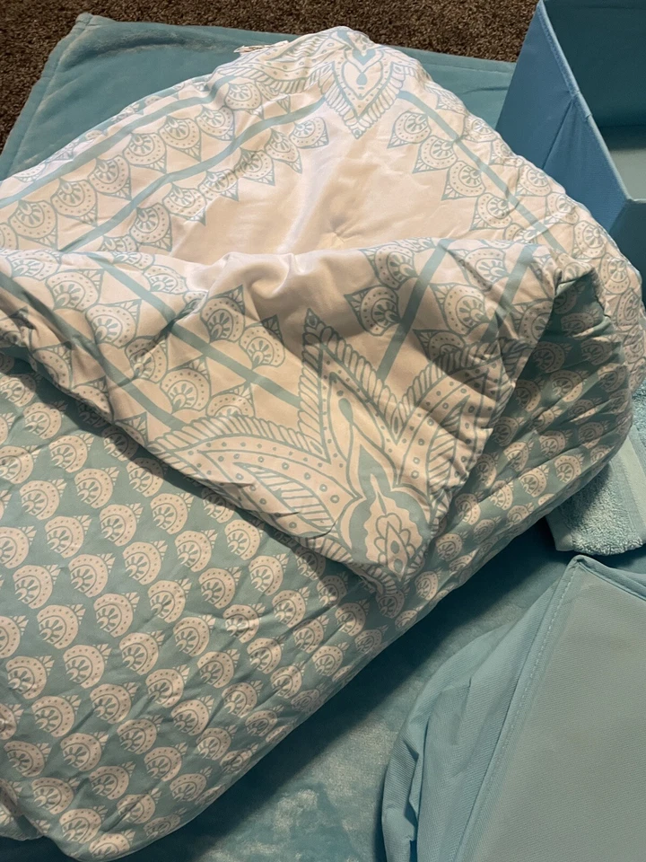 Dorm Room College University bedding & bath essentials Twin XL - 19 pieces NICE! - Image 2 of 4