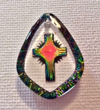 ALTER BÖHMISCHER ANHÄNGER MIT CHRISTLICHEM MOTIV KREUZ (72/3)