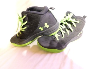 under armour youth jet basketball shoe