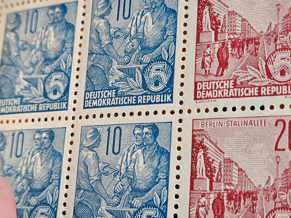 Germany DDR Stamp Sc330a, 330b, 331a, 3 panes booklet, VF MNH CV$95.00(504W98) - Image 4 of 4