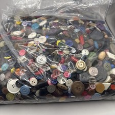 4Kg  Knöpfe Konvolut  viele Farben und Größen, Zufallsmischung neue und alte