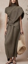 ??Like??Issey Miyake Pleats Architectural 2-piece Co-ord Skirt/top SET.Grey/Oliv