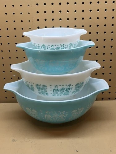4 Pyrex AMISH BUTTERPRINT Cinderella Mixing Nesting Bowl Set 441• 442• 443• 444