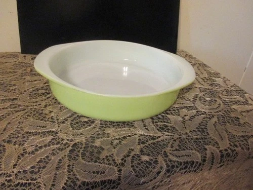 Vintage Pyrex 221 LIME GREEN 8" Round Casserole Baking Dish PRISTINE