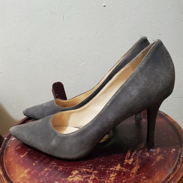nine west gray pumps