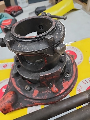 RIDGID 65R Manual Racheting Receding Pipe Threader 1″ to 2″ 65-RA with Handle - Picture 6 of 6