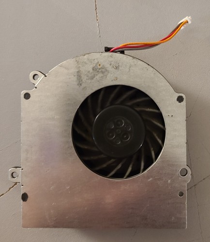 Genuine Toshiba Satellite L505 L505D A505 CPU Fan 3 Pin V000170240 UDQFRZP01C1N - Afbeelding 2 van 2