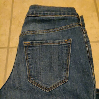 Old Navy women's size 4P denim jeans curvy bootcut med wash zip pockets 