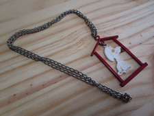 Vintage / Antique Peanuts SNOOPY metal dog house Necklace peanuts