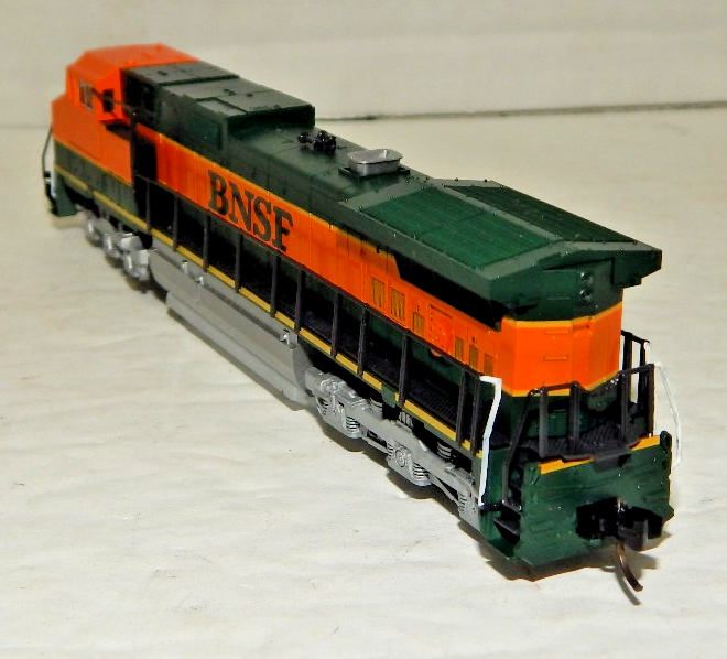 Overland 6568.1 Locomotive Bnsf C44-9W #700 Argent/Rouge 6