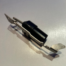 DDR Nähmaschine Textima Veritas 8014 Fassung Glühbirne 20 W Lampe inkl Halterung