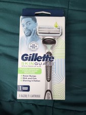 NEW IN BOX GILLETTE SKINGUARD RAZOR FOR SENSITIVE SKIN (1 HANDLE + 1 CARTRIDGE)