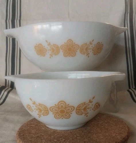 2 VINTAGE Pyrex Cinderella Bowls . White Butterfly Gold Pattern #443, #441.