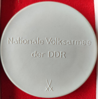 Meissner Porzellan Medaille Nationale Volksarmee der DDR