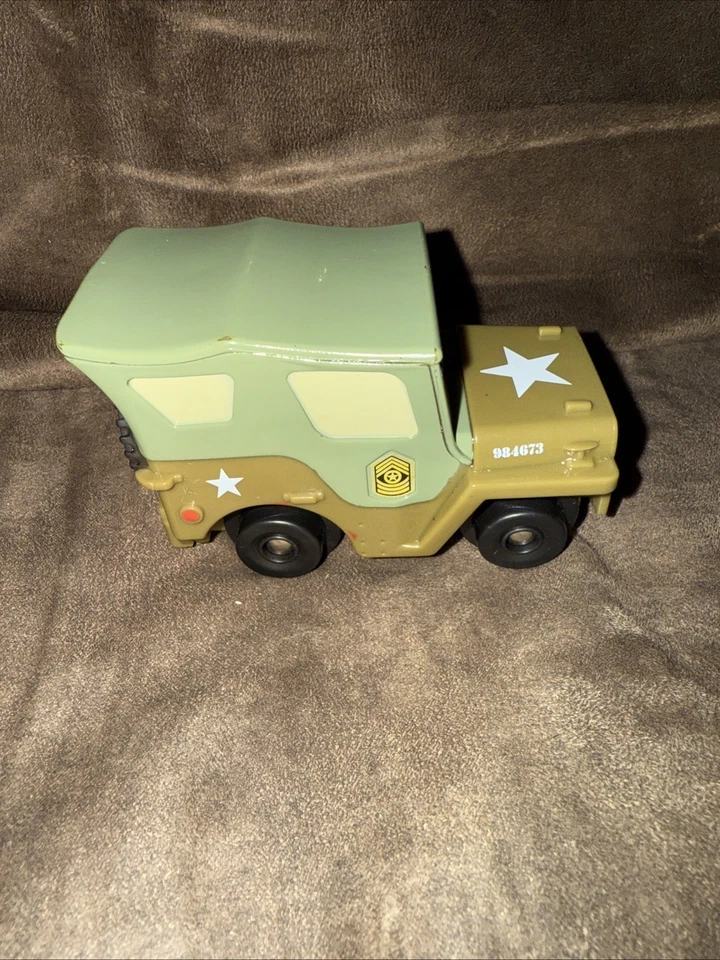 Disney Pixar Cars 2 Race Team Sarge Mattel 2 Foto 4 de 4