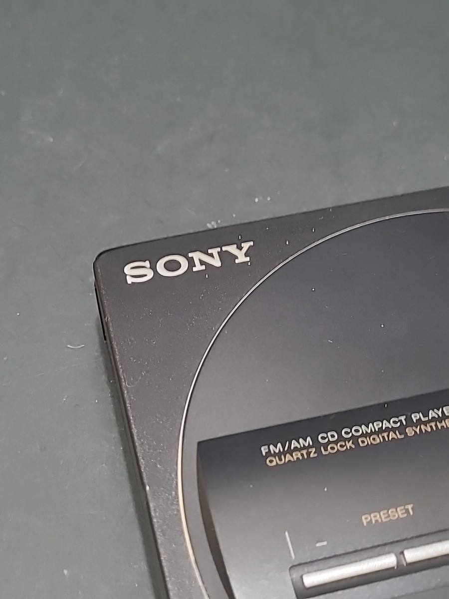 Sony D-T100 Discman Portable Compact Disc CD Player FOR PARTS OR