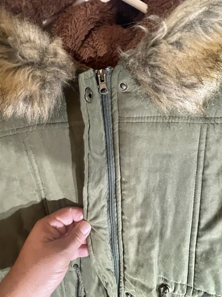 Vintage Grace Karin Olive Green Winter Parka Medium Fur Lined hood  - Image 4 of 4