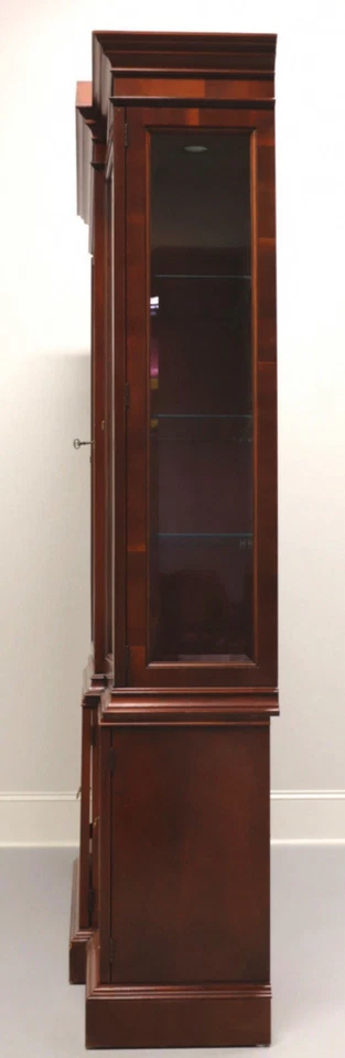 Frente de freno de gabinete de caoba y tejo estilo federal Hekman Foto 3 de 4