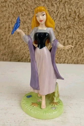 Disney Showcase Royal Doulton SLEEPING BEAUTY Porcelain 5.5" Figurine 2003