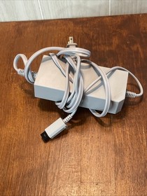 Nintendo RVL-101 Wii Console - White with all cables + controller