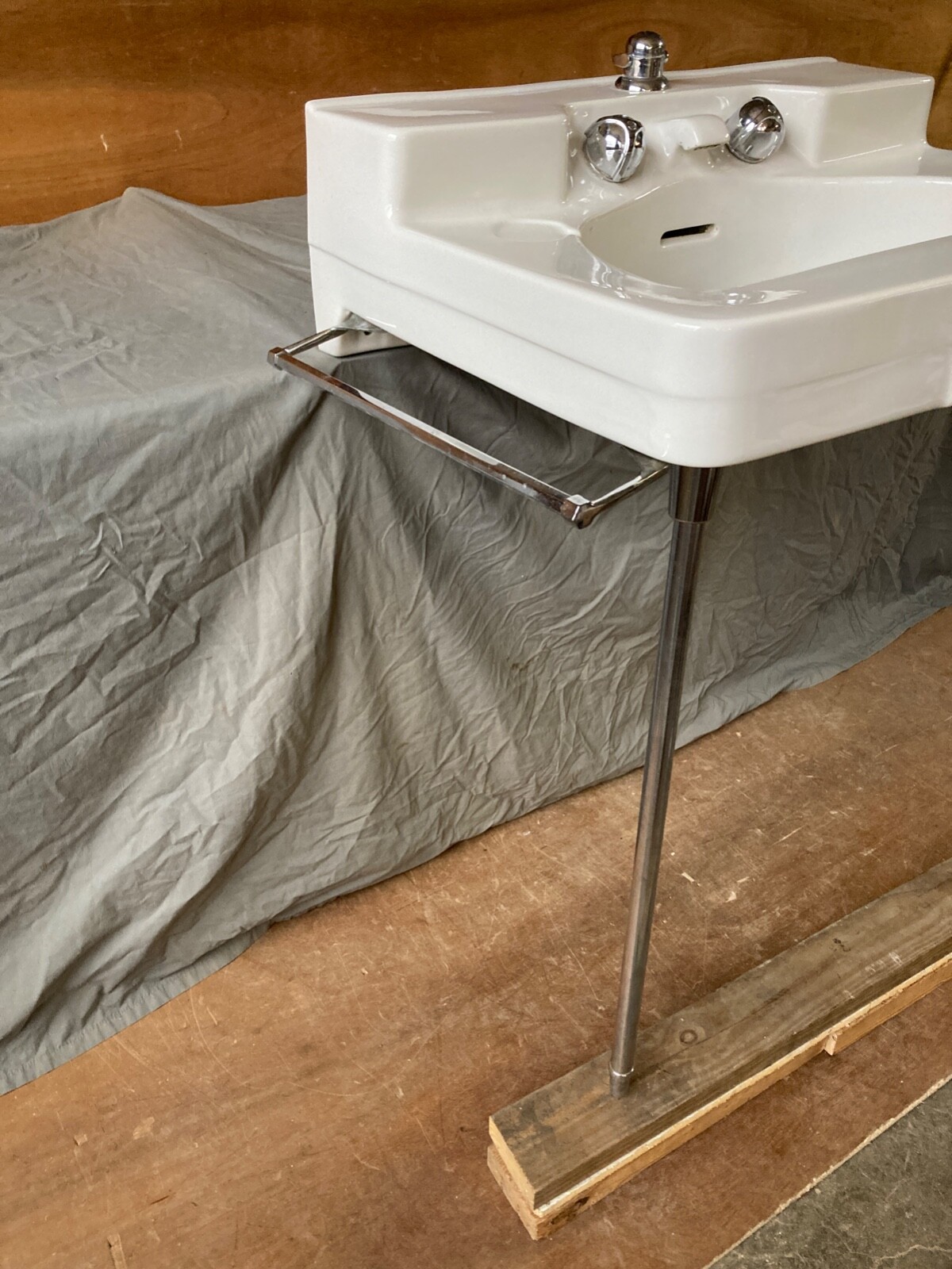 Large Vtg Mid Century White Porcelain Crane Drexel Bath Sink Chrome